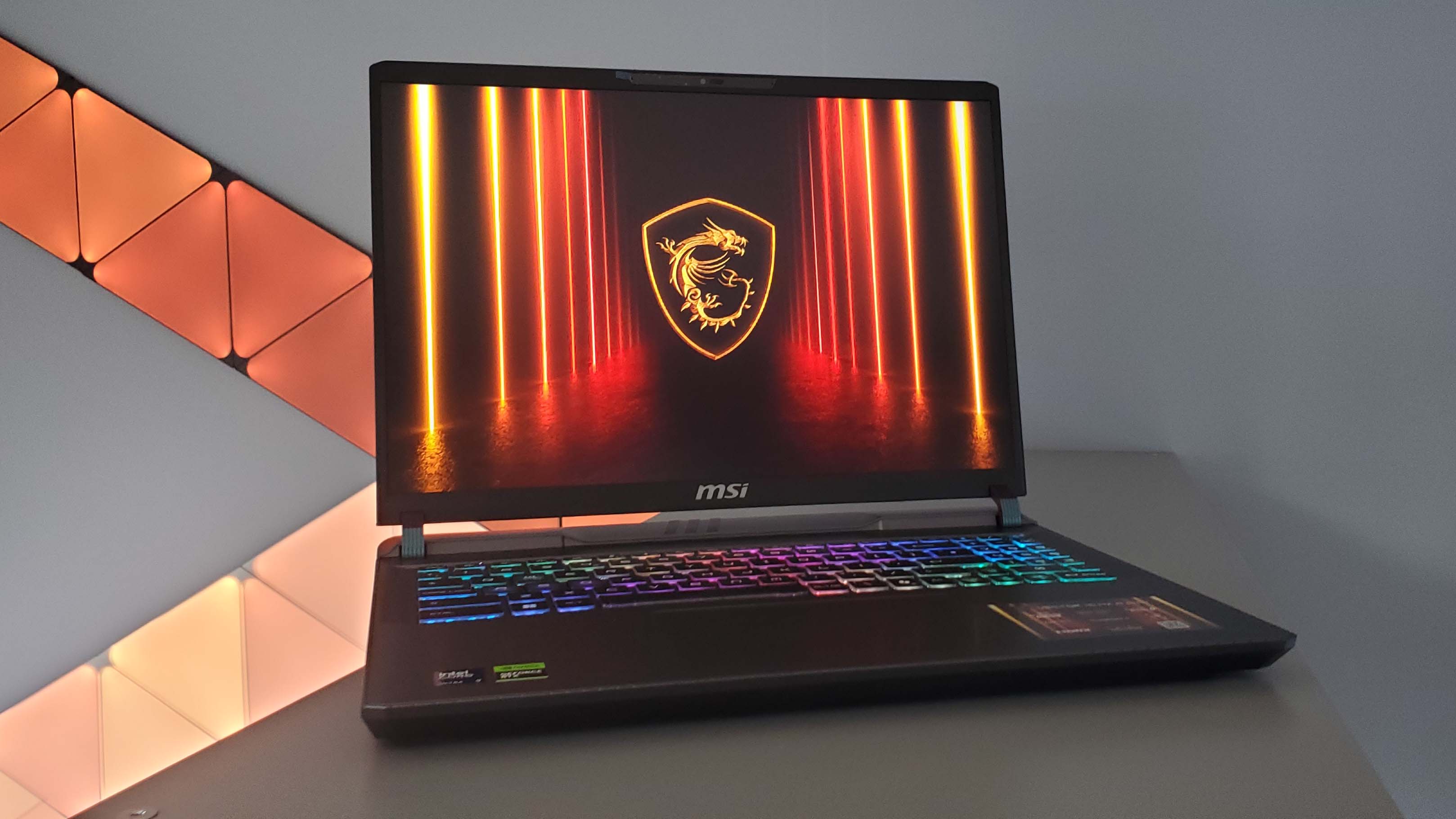 MSI Vector 16 ราคาลด $1,529 - ทางเลือกคุ้มค่าสำหรับ Dev ไทยที่ต้องการ RTX 5070 Ti